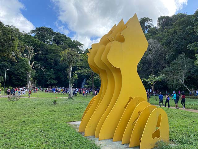 Escultura de Oxum, criado por Bel Borba, instalado no Parque São Bartolomeu